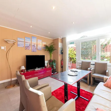 Ground-Floor Flat Near The Sea, Cleaning Included Ostend