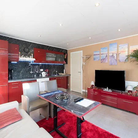 Ground-Floor Flat Near The Sea, Cleaning Included